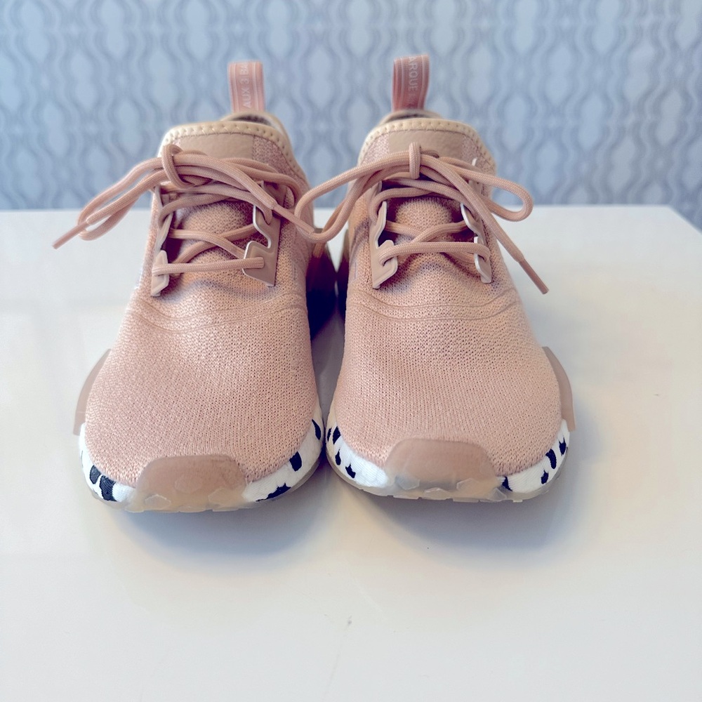 Blush Adidas NMD R1 - Picture 3 of 6